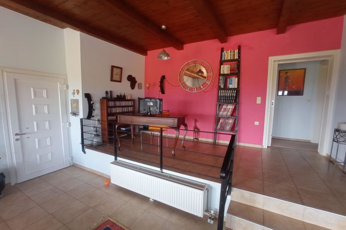 Image No.12-2 Bed House for sale