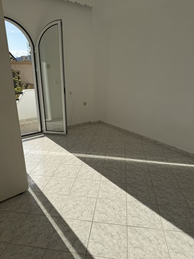 Image No.8-2 Bed House for sale