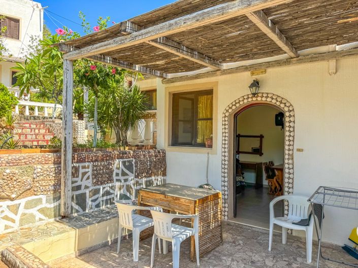 Image No.10-8 Bed House for sale