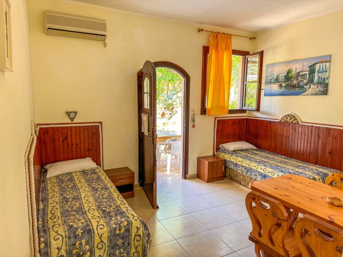 Image No.12-8 Bed House for sale