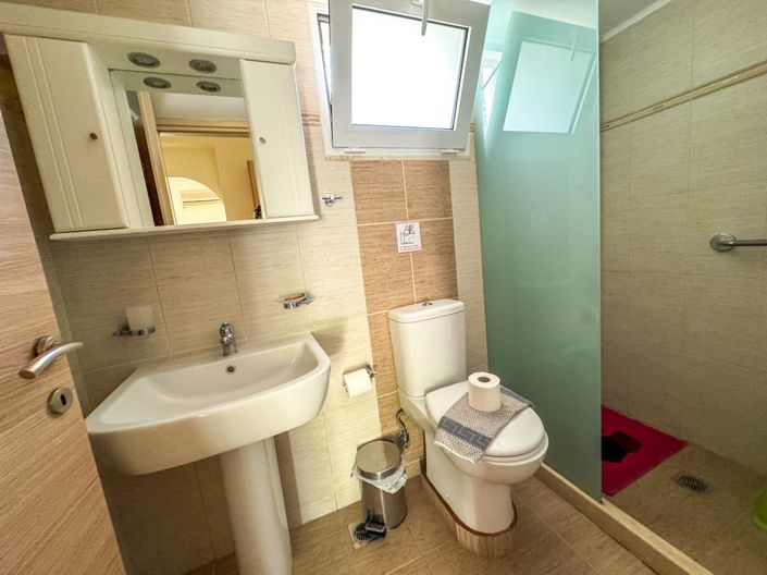 Image No.16-8 Bed House for sale