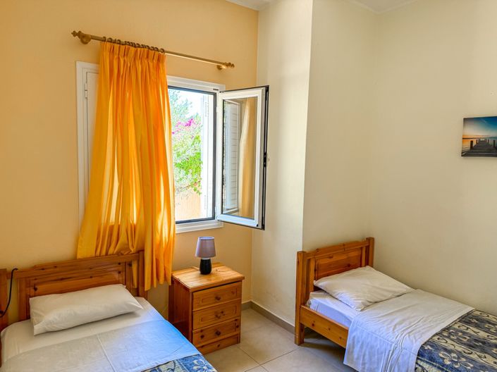 Image No.17-8 Bed House for sale