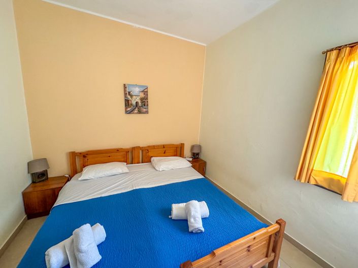 Image No.21-8 Bed House for sale