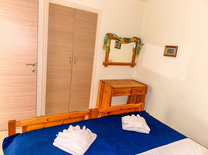 Image No.5-8 Bed House for sale