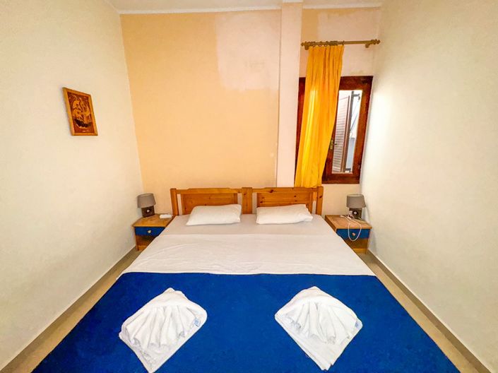 Image No.6-8 Bed House for sale