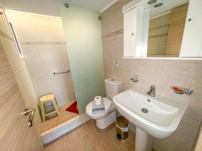 Image No.7-8 Bed House for sale