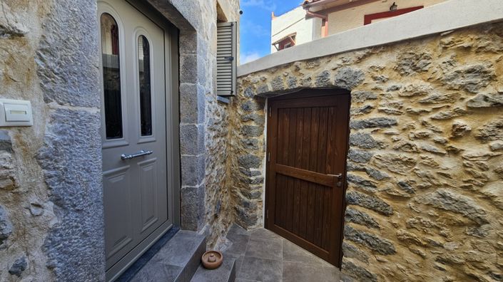 Image No.10-2 Bed House for sale