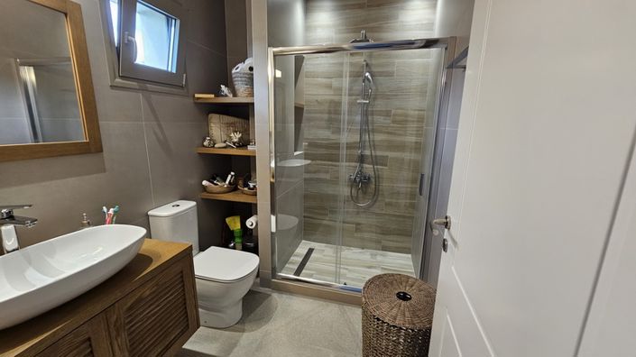 Image No.32-2 Bed House for sale