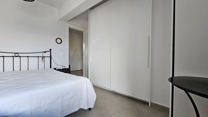 Image No.35-2 Bed House for sale