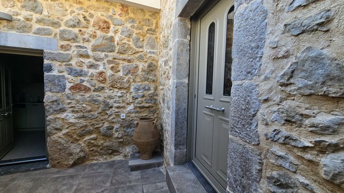 Image No.8-2 Bed House for sale