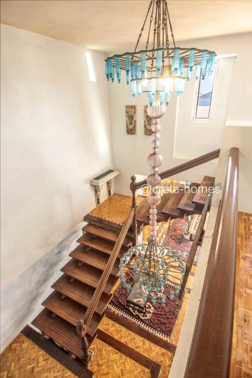 Image No.5-10 Bed Villa for sale