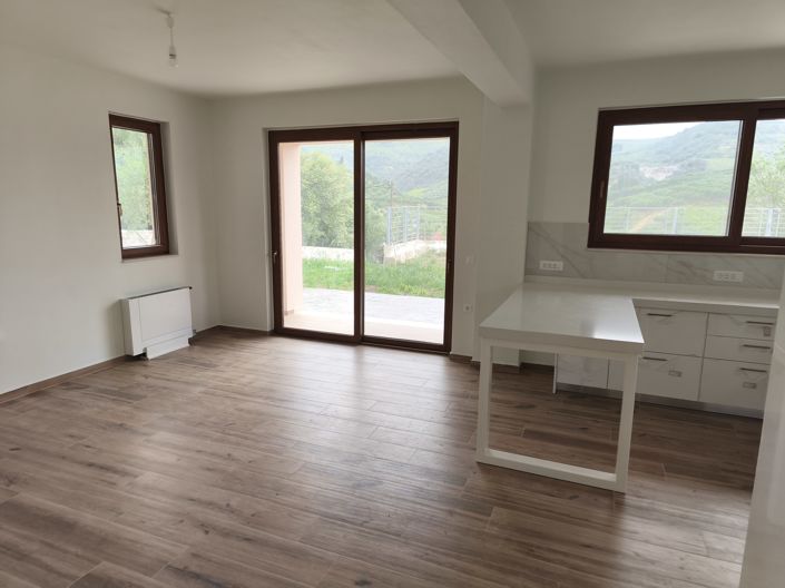 Image No.10-3 Bed House for sale