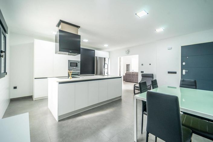 Image No.18-4 Bed Villa for sale