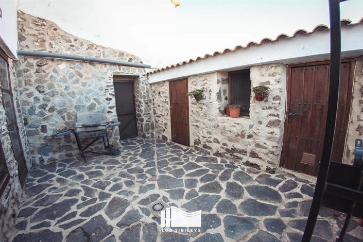 Image No.27-5 Bed Villa for sale