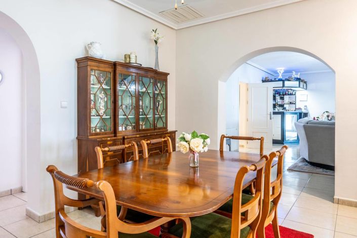 Image No.20-6 Bed Villa for sale