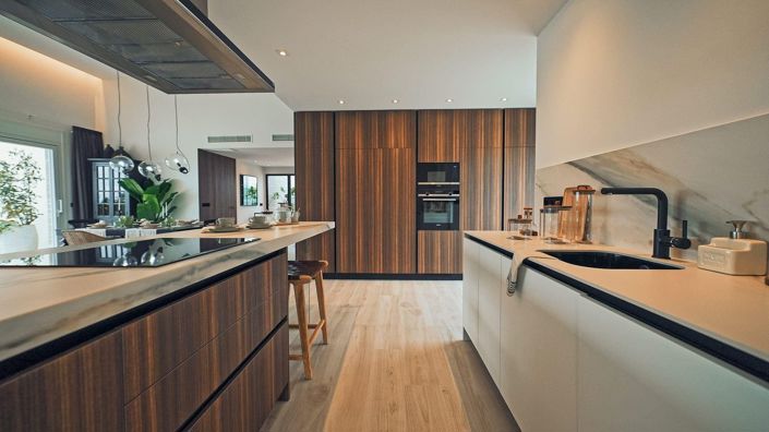 Image No.10-3 Bed Property for sale