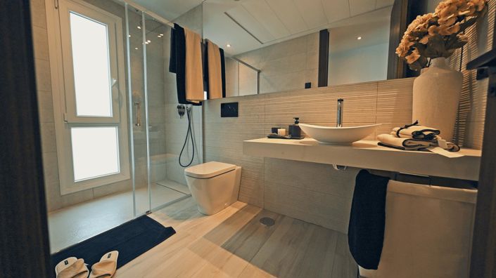 Image No.13-3 Bed Property for sale