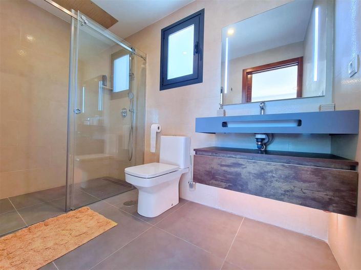 Image No.17-3 Bed Villa for sale