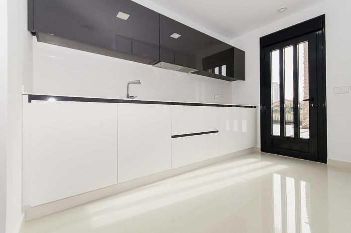 Image No.8-4 Bed Property for sale