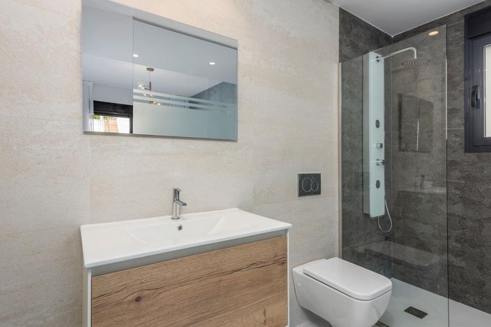 Image No.8-2 Bed Property for sale