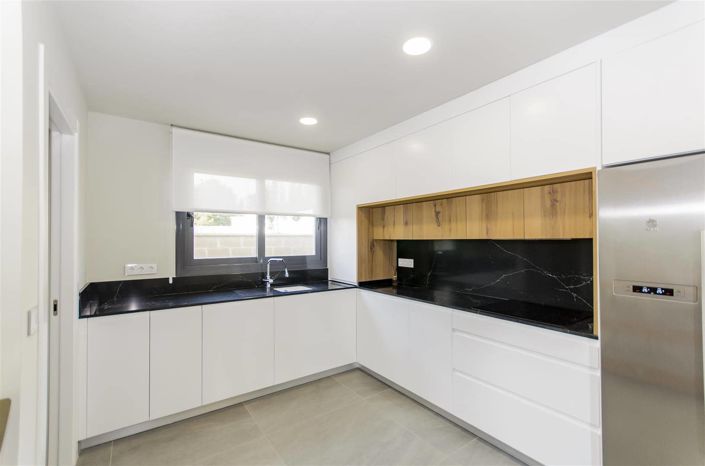 Image No.4-3 Bed Property for sale