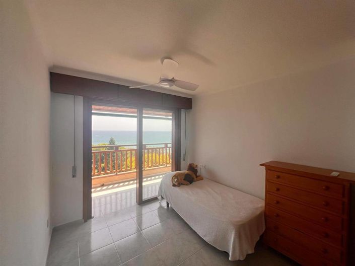 Image No.10-2 Bed Property for sale