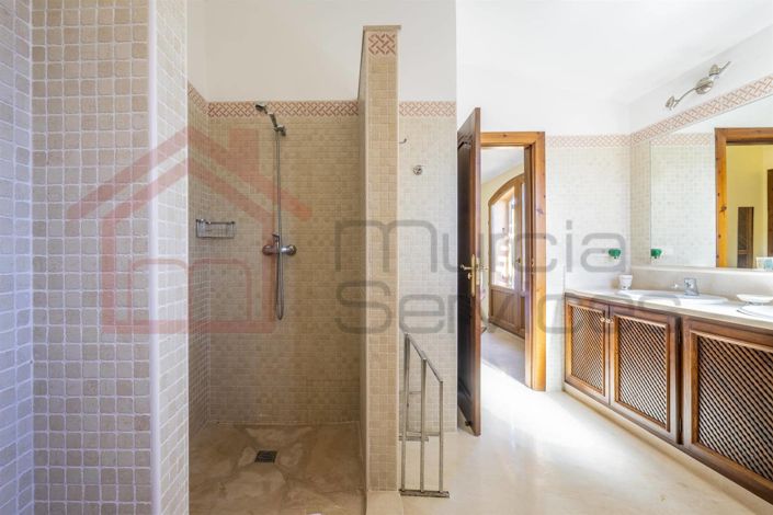 Image No.17-4 Bed Villa for sale