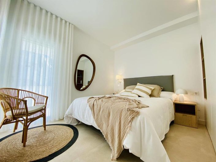 Image No.4-2 Bed Property for sale