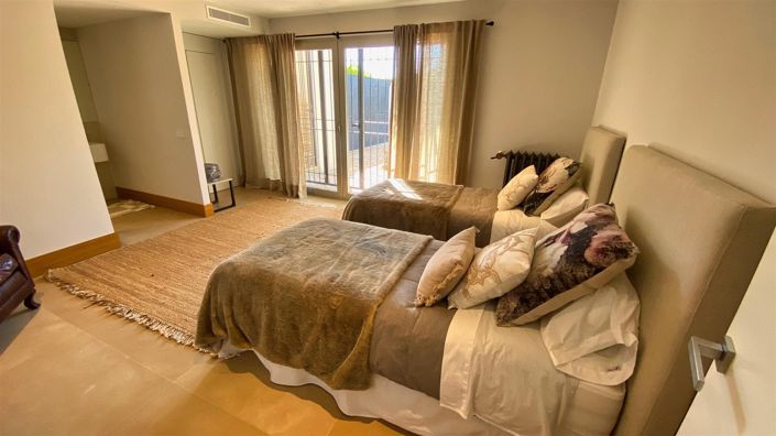 Image No.10-5 Bed Villa for sale