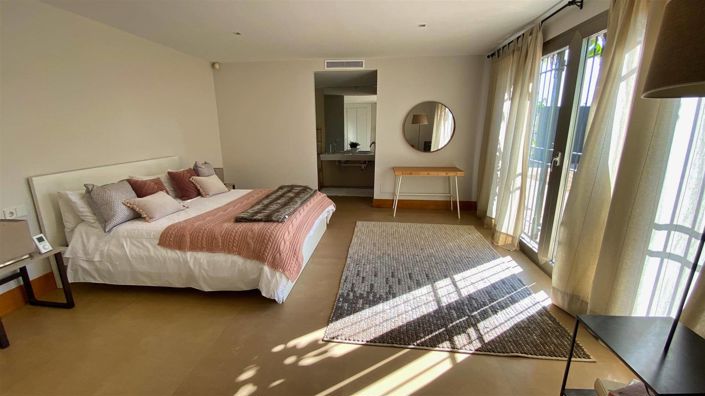 Image No.8-5 Bed Villa for sale