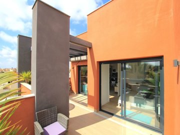 49033superiorpenthouseapartmentwithgolfcourse