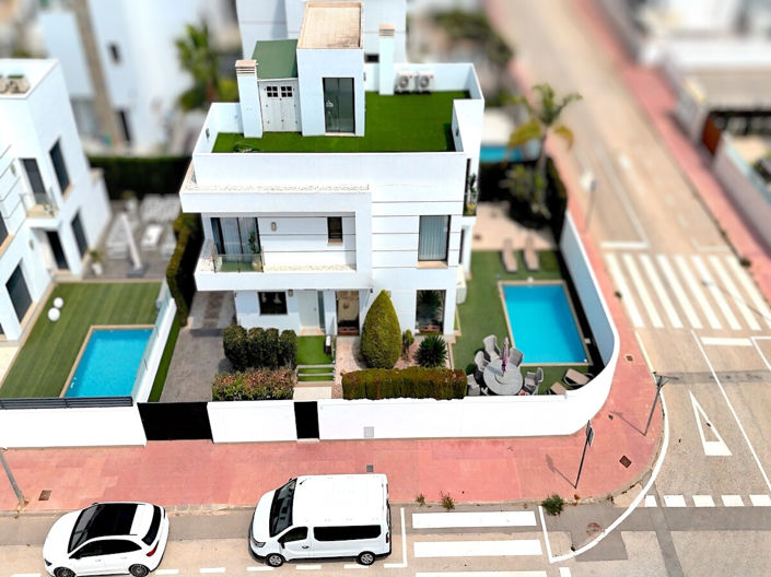 Image No.1-4 Bed Villa for sale