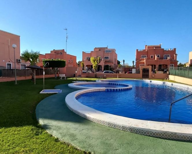 Image No.1-3 Bed Townhouse for sale
