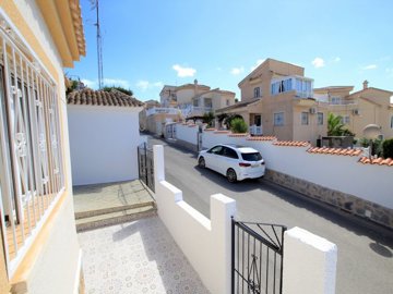 49131charming2bedroombungalowwithpoolandmount
