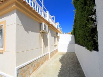 49131charming2bedroombungalowwithpoolandmount