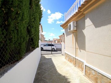 49131charming2bedroombungalowwithpoolandmount
