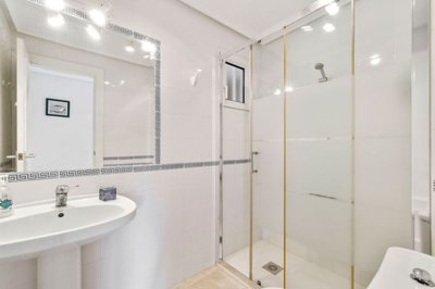 49135amazing2bedroomcoastalapartmentwithseavi
