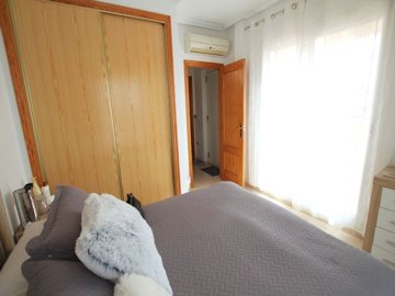 49132roomysouthfacingduplexapartmentwithapriv