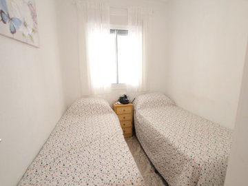 49143stylish3bed2bathsemidetachedfamilyhome15