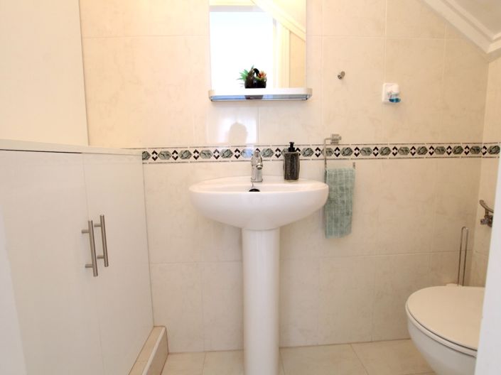 Image No.15-2 Bed Townhouse for sale