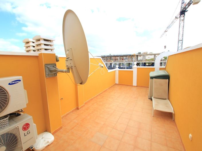 Image No.25-2 Bed Townhouse for sale