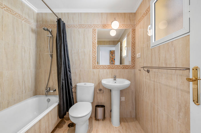 Image No.17-3 Bed Apartment for sale