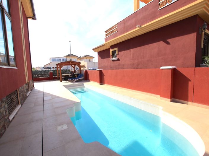 Image No.2-6 Bed Villa for sale
