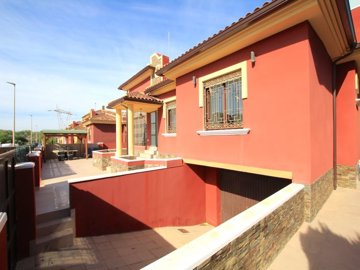 49187atrulyimpressivedetachedvillatheperfectf