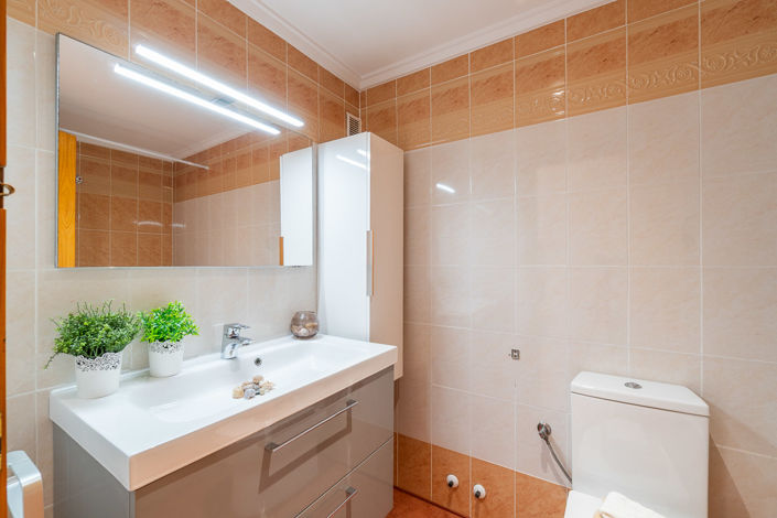 Image No.19-2 Bed Townhouse for sale