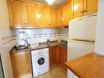 49197charming2bedroombungalowwithprivaterooft