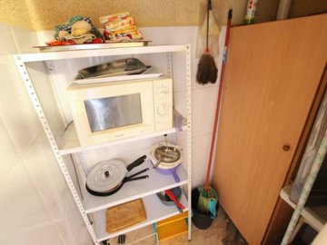 49197charming2bedroombungalowwithprivaterooft