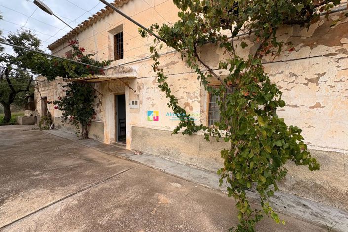 Image No.1-3 Bed Country House for sale