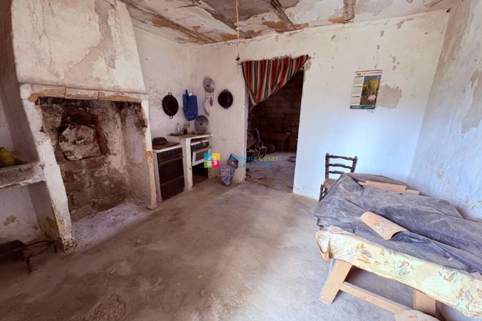 Image No.30-3 Bed Country House for sale