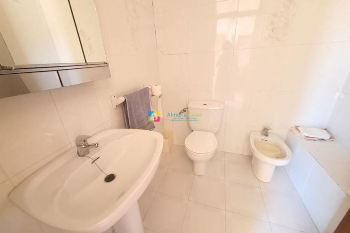 Image No.16-6 Bed Townhouse for sale